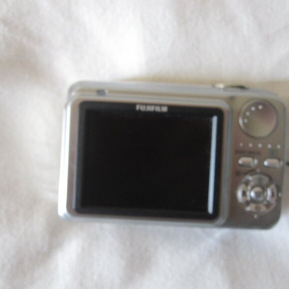 FujiFilm Finepix A610 Digital Camera: 6.3mp, Tested & Works, w/ memory card - Picture 4 of 7